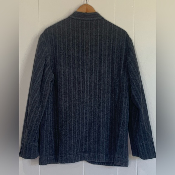 Like new, Men’s Charcoal, Wool, Robert Graham blazer, size large - Picture 2 of 5